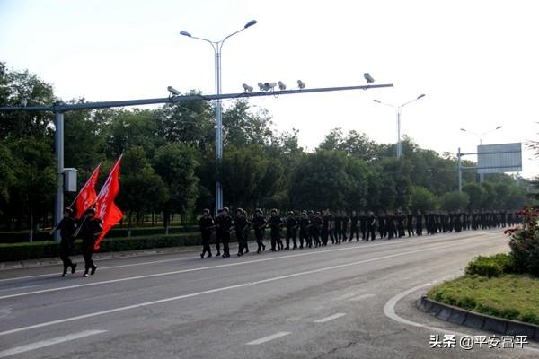 心中有梦想 脚下有力量——富平县公安局开展“全民健身你我同行”健步走活动