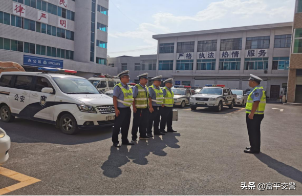 富平县交警大队联合多部门开展恶劣气候条件下事故应急演练（图 ）
