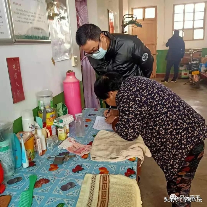 富平县委政法委深入到贤镇惠店村开展扶贫慰问活动(图)