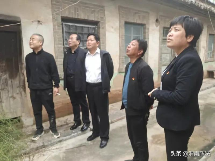 富平县人民法院代院长李向红深入包联镇村开展防汛安全检查